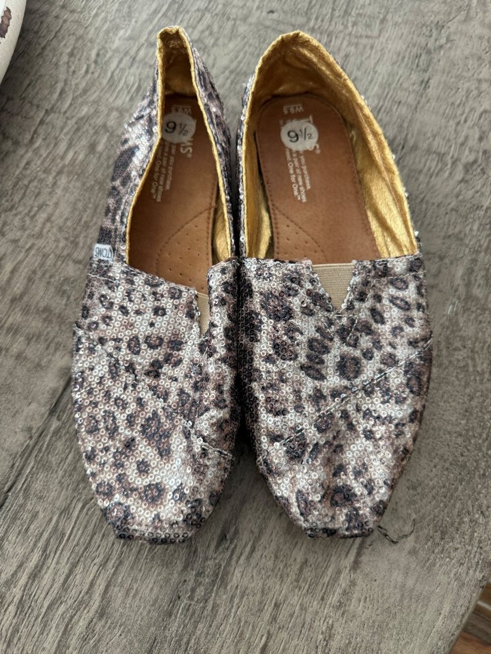 Tom's leopard sequin shoes
